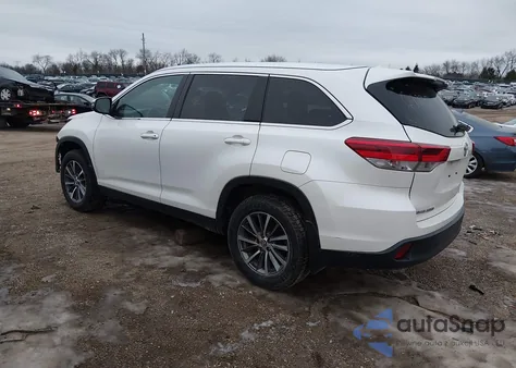 2019 Toyota Highlander Xle z USA, uszkodzony, nr VIN 5TDJZRFH9KS591389